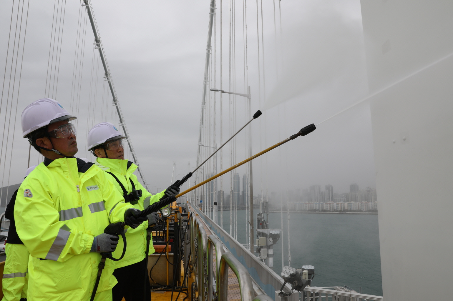 광안대교 물청소 (2)