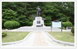 박재혁의사 동상